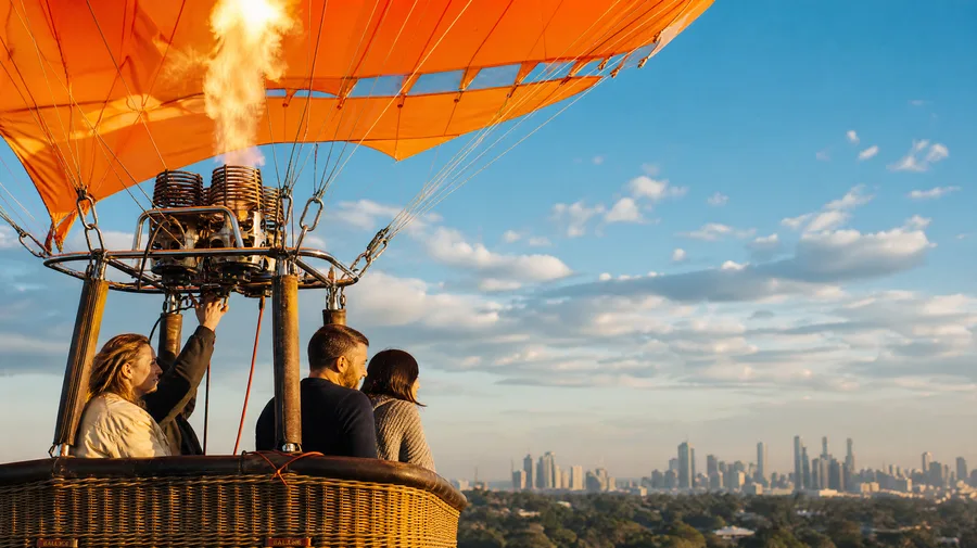 Hot Air Balloon Flights Over Melbourne City Views Explained